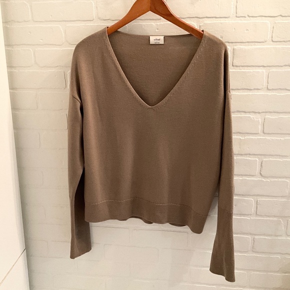 Aritzia Wilfred Knit Sweater Cyprie V-Neck 100% Merino wool Taupe Tan Size L - Picture 7 of 14